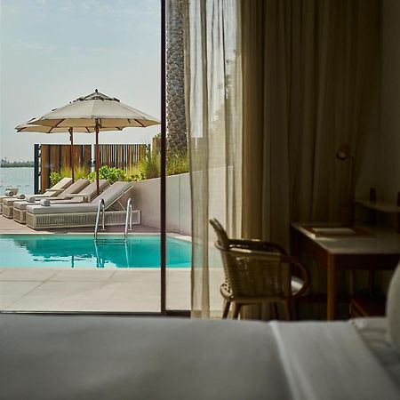 Erth Abu Dhabi Hotel Екстериор снимка