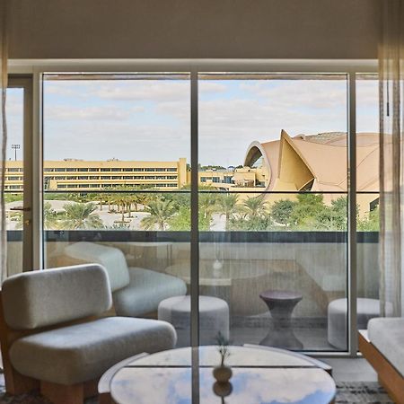 Erth Abu Dhabi Hotel Екстериор снимка