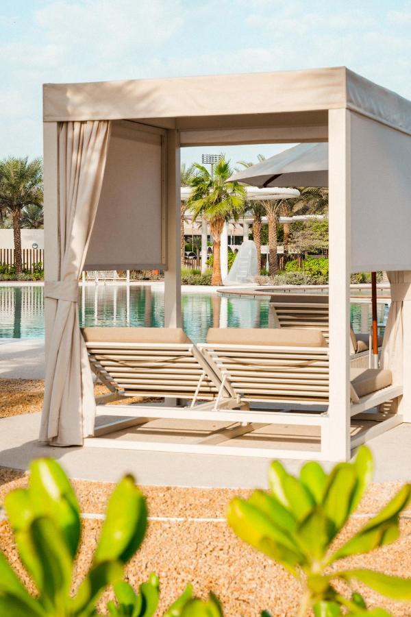 Erth Abu Dhabi Hotel Екстериор снимка