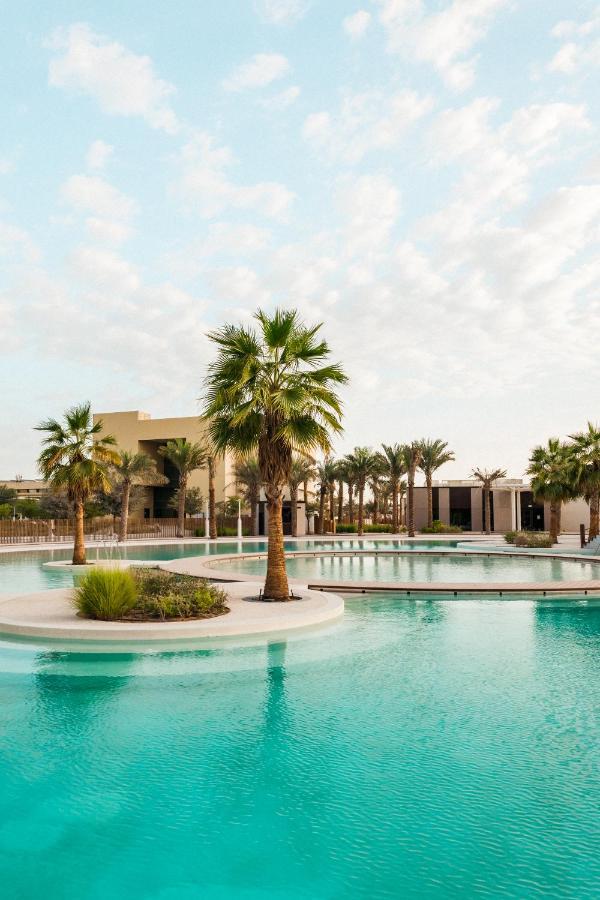 Erth Abu Dhabi Hotel Екстериор снимка