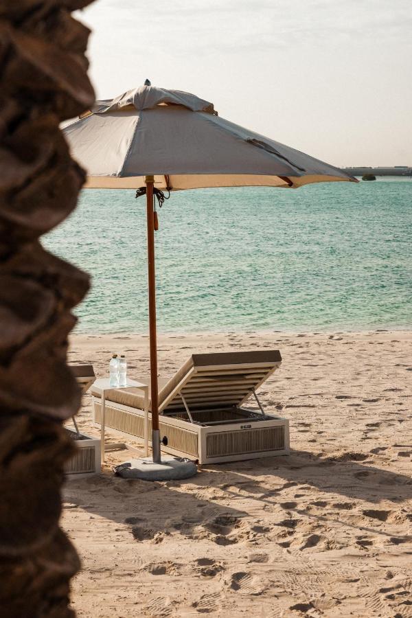 Erth Abu Dhabi Hotel Екстериор снимка