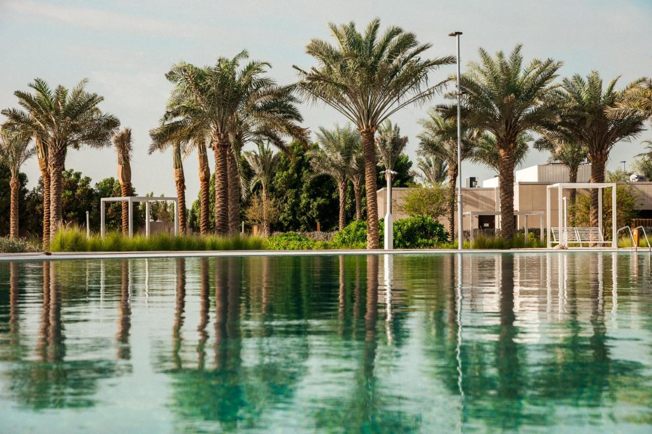 Erth Abu Dhabi Hotel Екстериор снимка