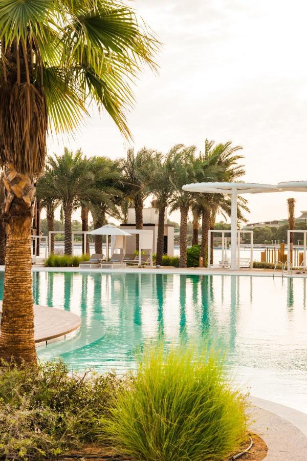 Erth Abu Dhabi Hotel Екстериор снимка