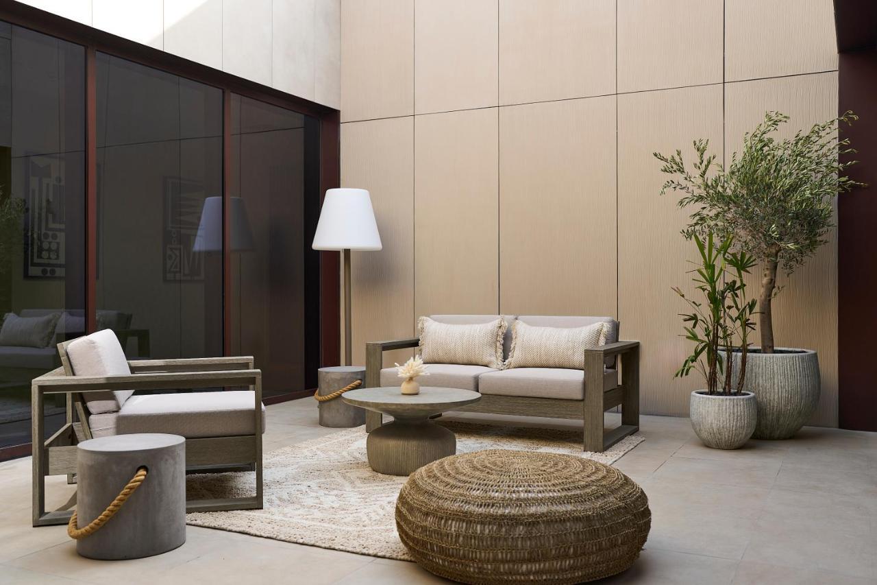 Erth Abu Dhabi Hotel Екстериор снимка