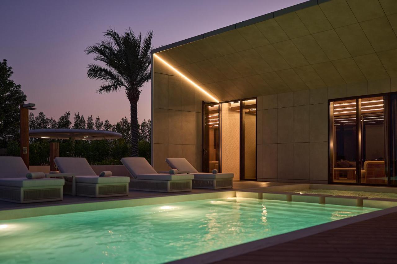 Erth Abu Dhabi Hotel Екстериор снимка