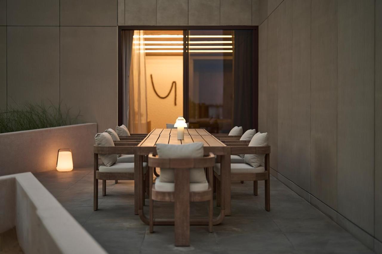 Erth Abu Dhabi Hotel Екстериор снимка