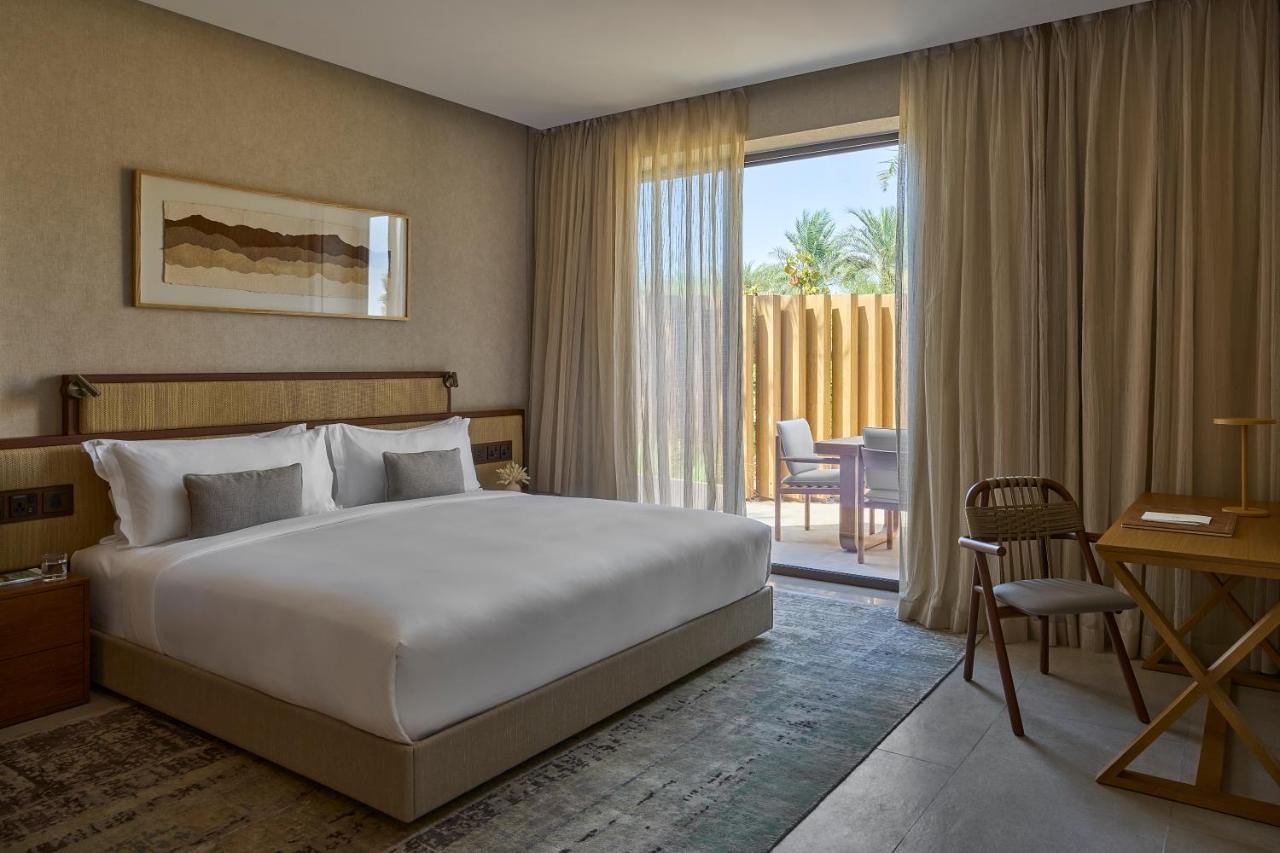 Erth Abu Dhabi Hotel Екстериор снимка
