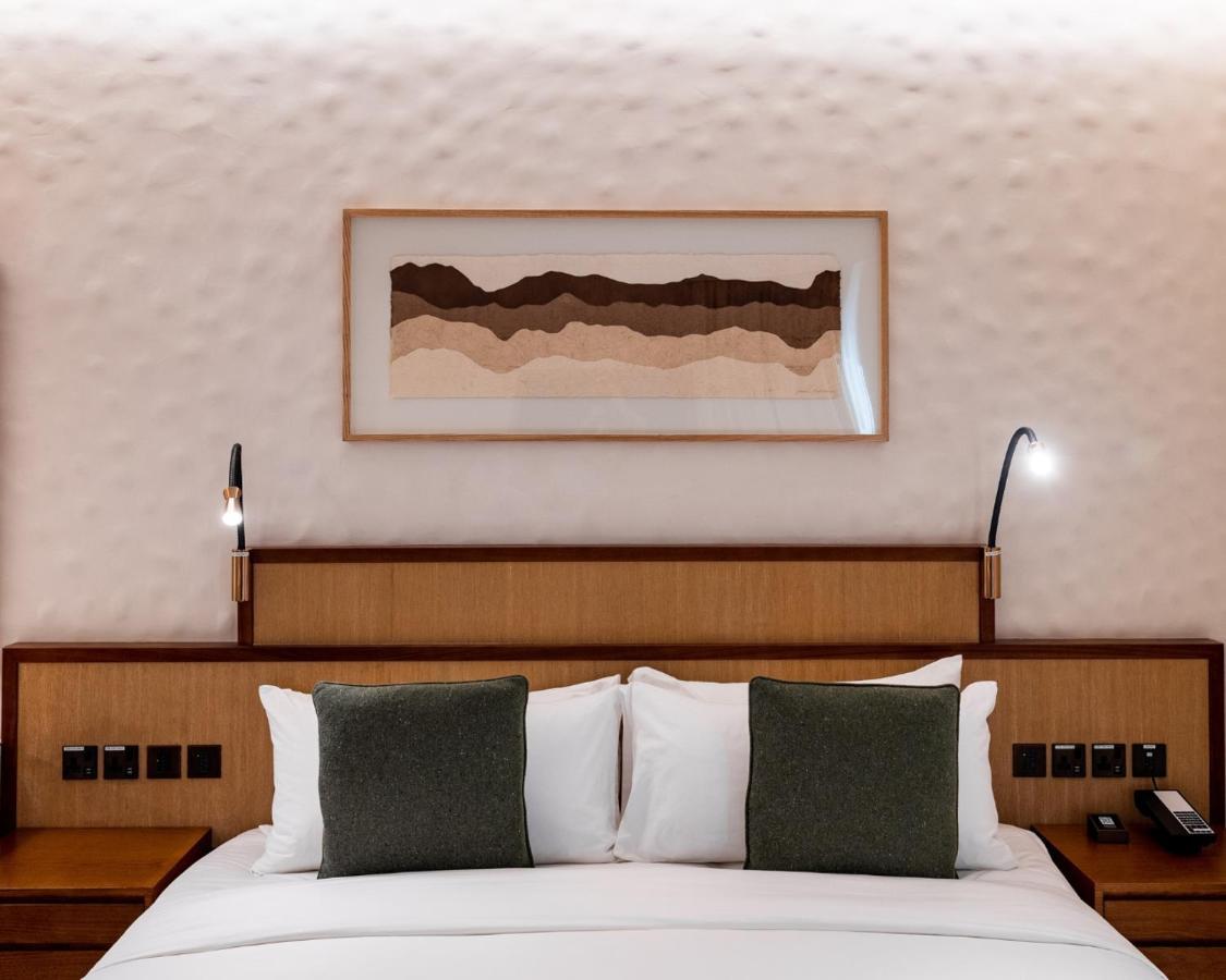 Erth Abu Dhabi Hotel Екстериор снимка