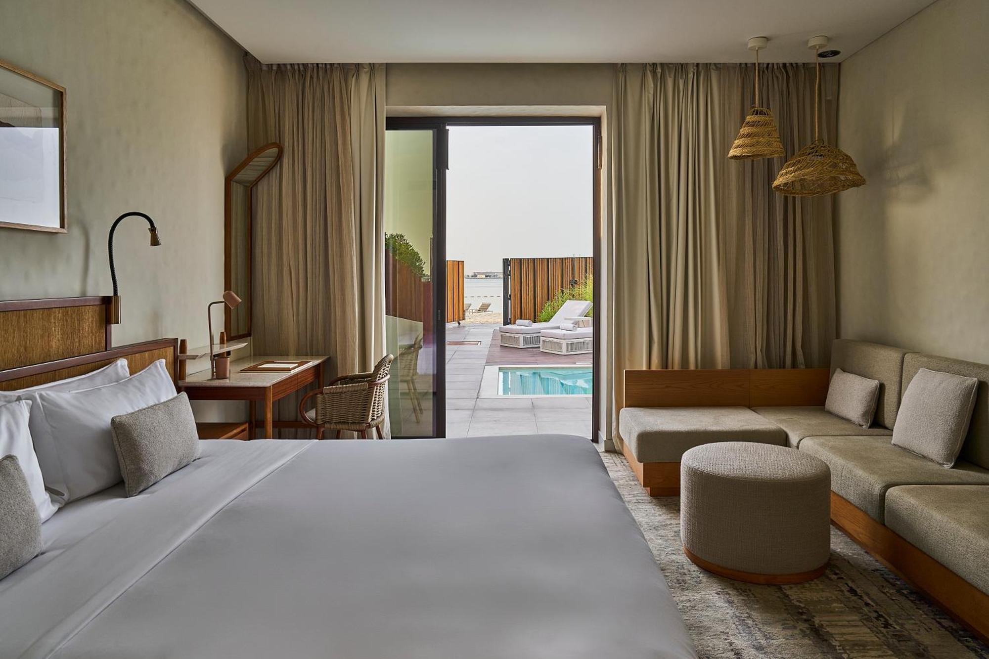 Erth Abu Dhabi Hotel Екстериор снимка
