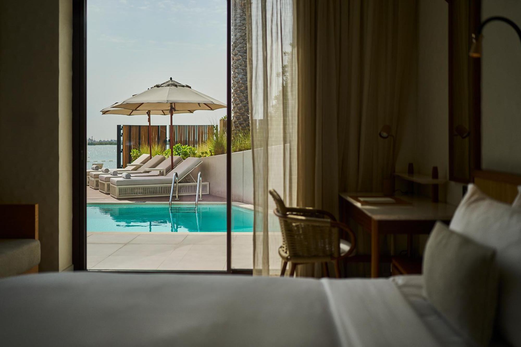 Erth Abu Dhabi Hotel Екстериор снимка