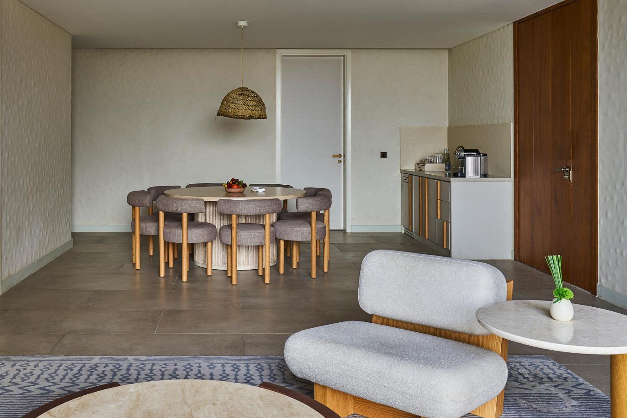 Erth Abu Dhabi Hotel Екстериор снимка