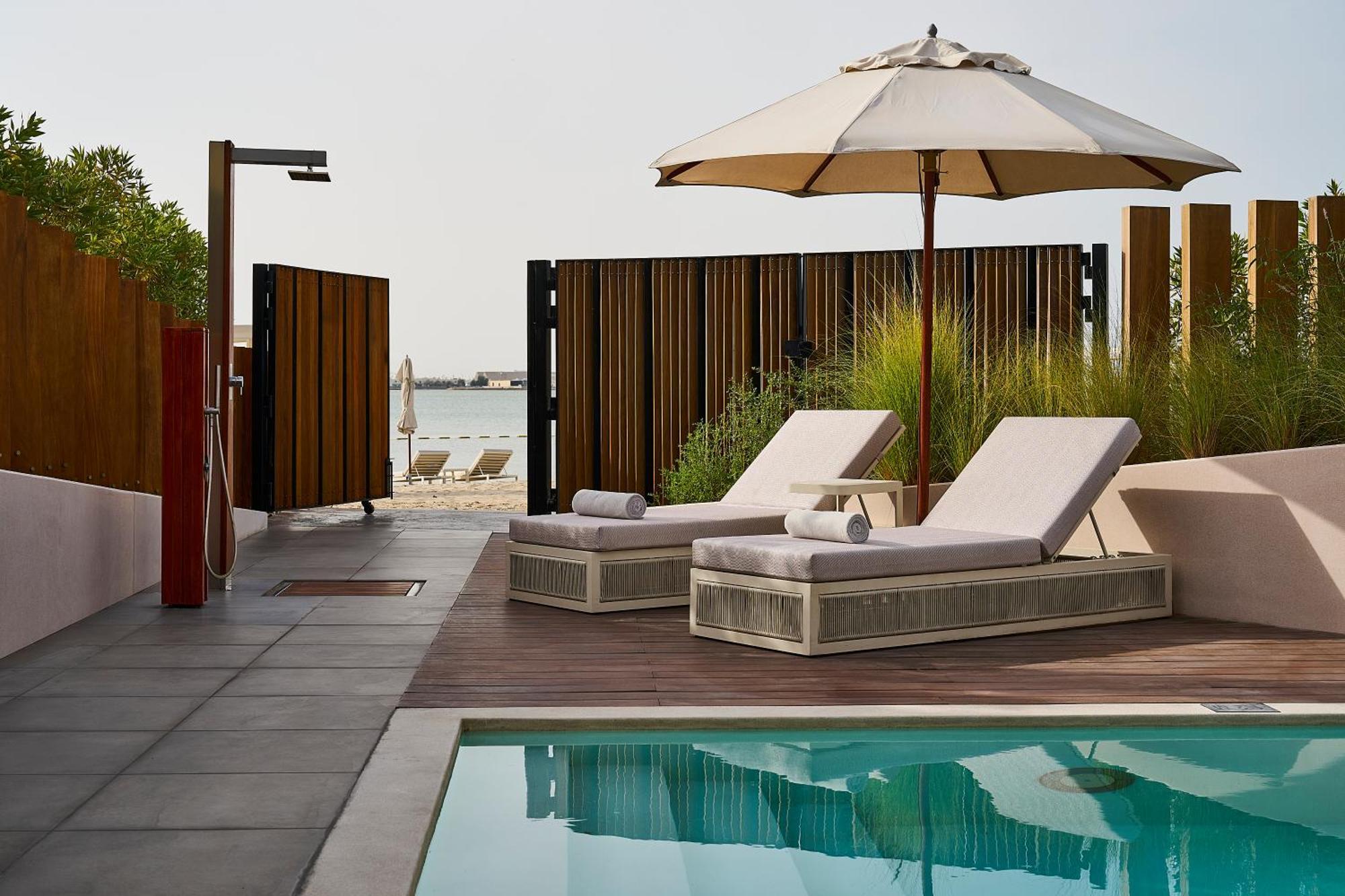 Erth Abu Dhabi Hotel Екстериор снимка