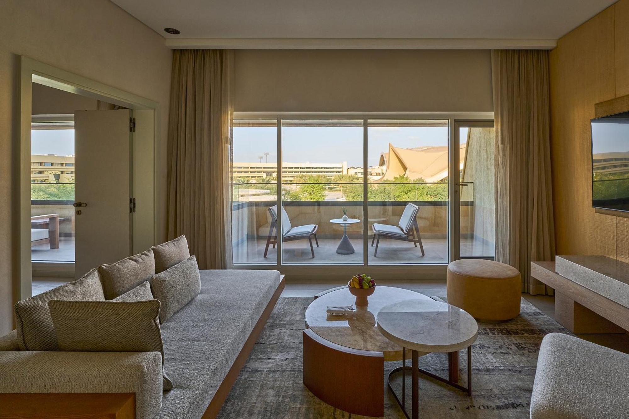 Erth Abu Dhabi Hotel Екстериор снимка