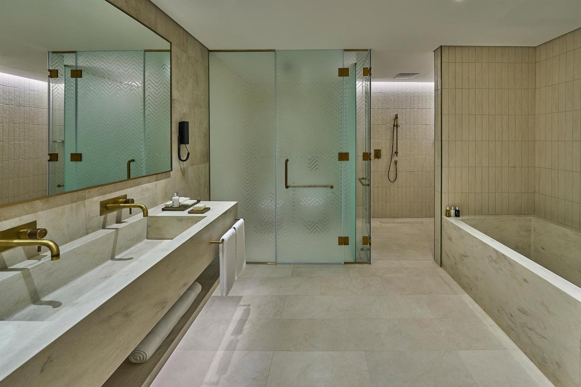 Erth Abu Dhabi Hotel Екстериор снимка