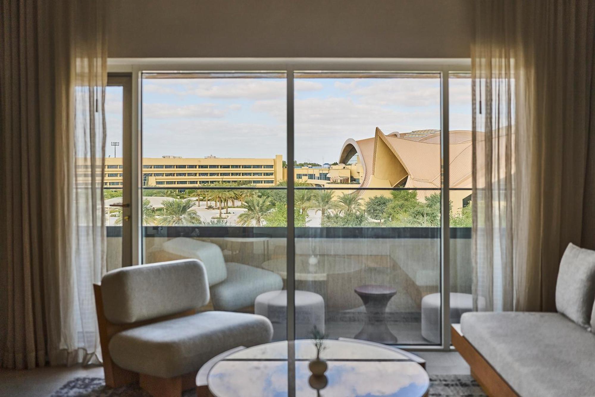 Erth Abu Dhabi Hotel Екстериор снимка