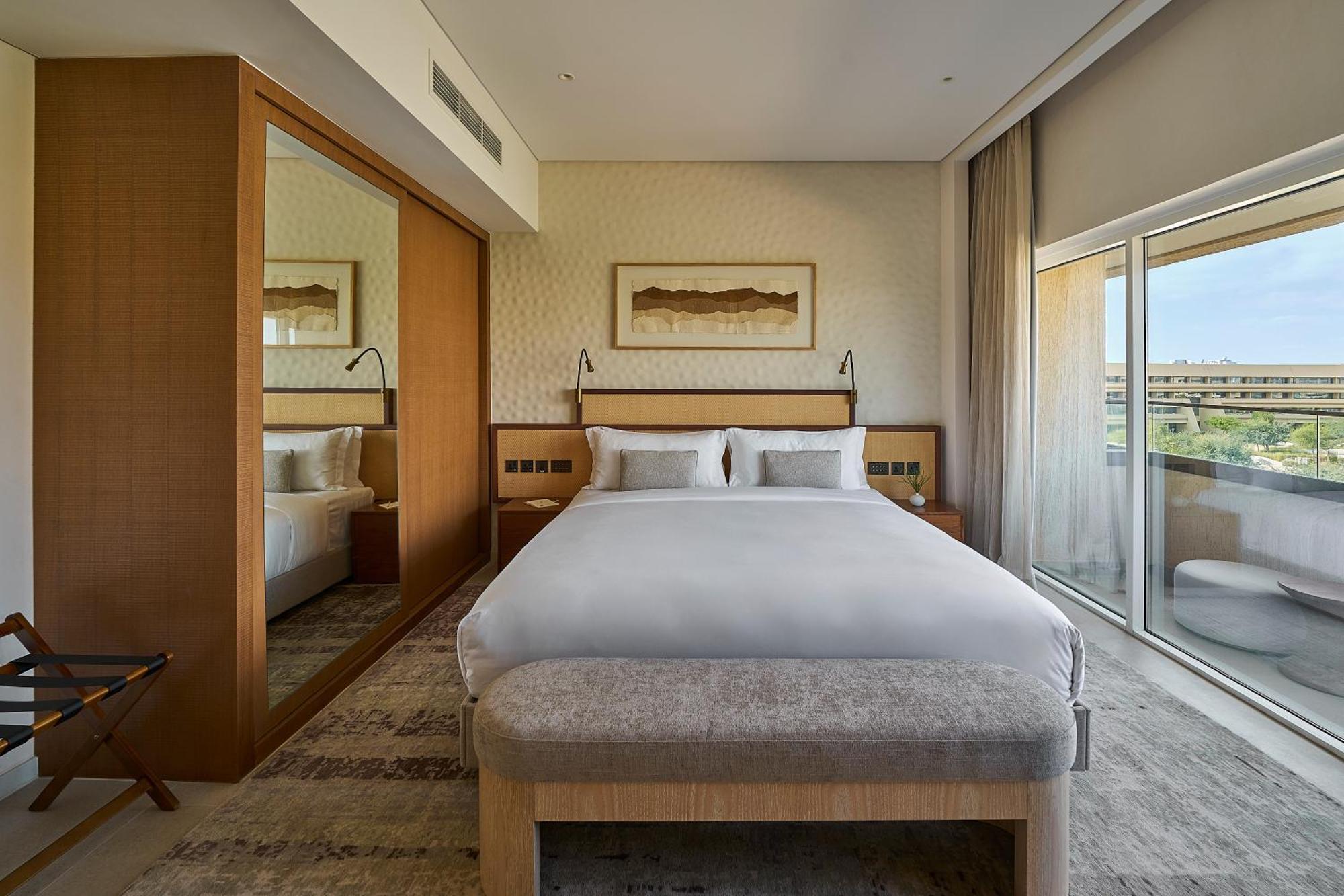 Erth Abu Dhabi Hotel Екстериор снимка