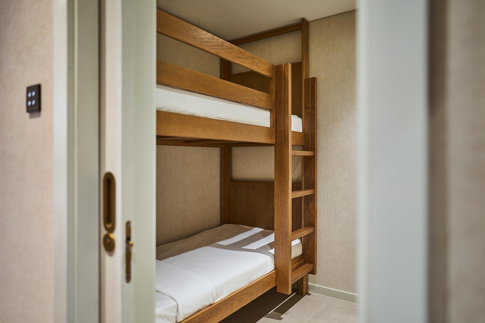 Erth Abu Dhabi Hotel Екстериор снимка