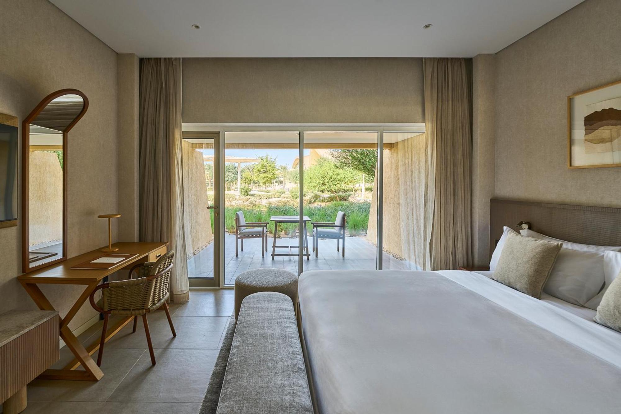 Erth Abu Dhabi Hotel Екстериор снимка