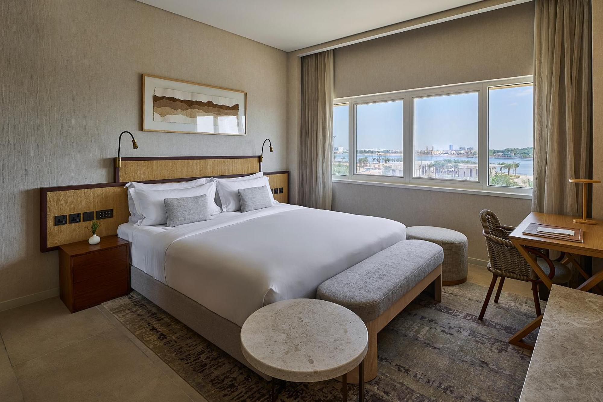 Erth Abu Dhabi Hotel Екстериор снимка