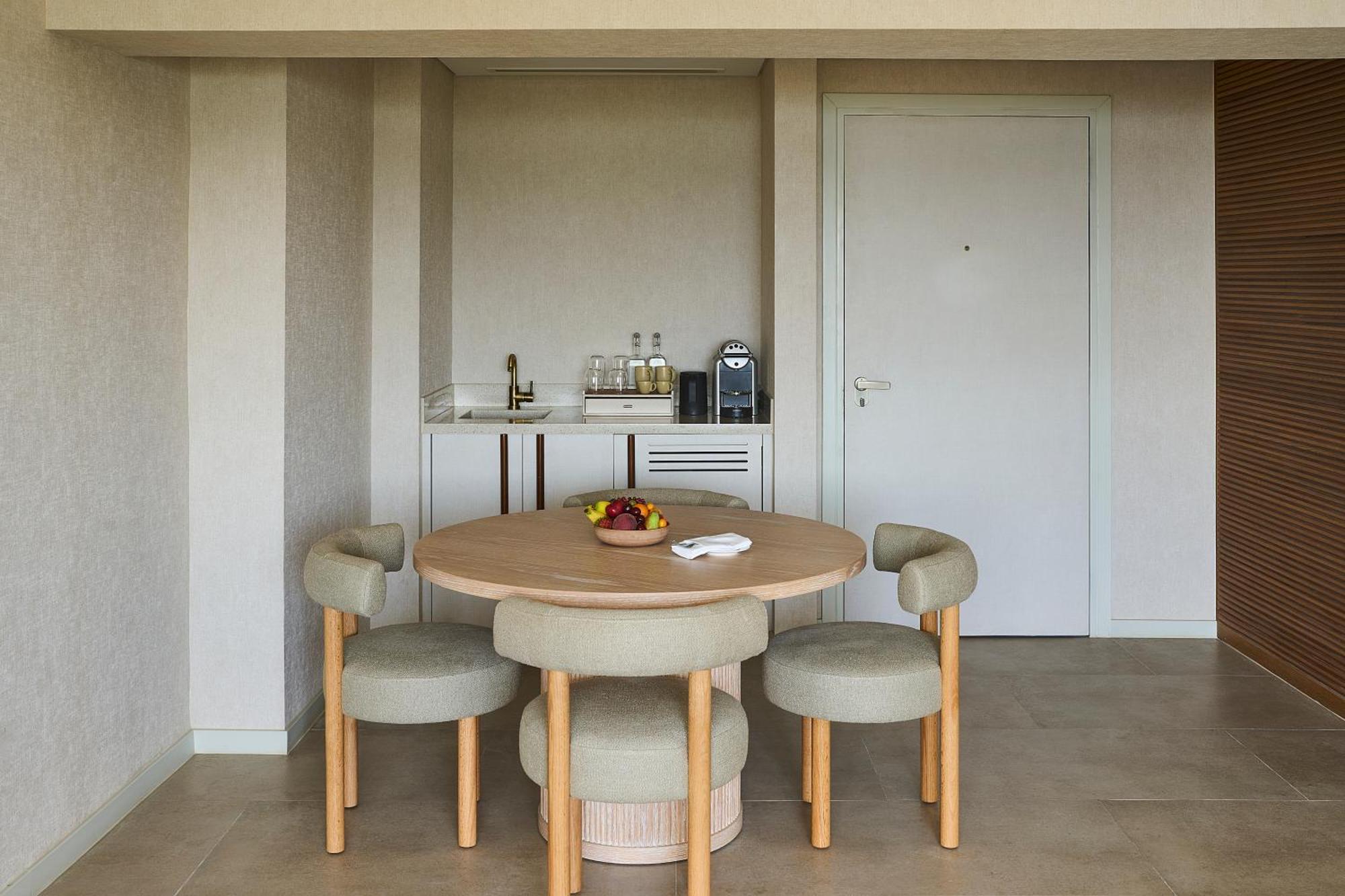 Erth Abu Dhabi Hotel Екстериор снимка