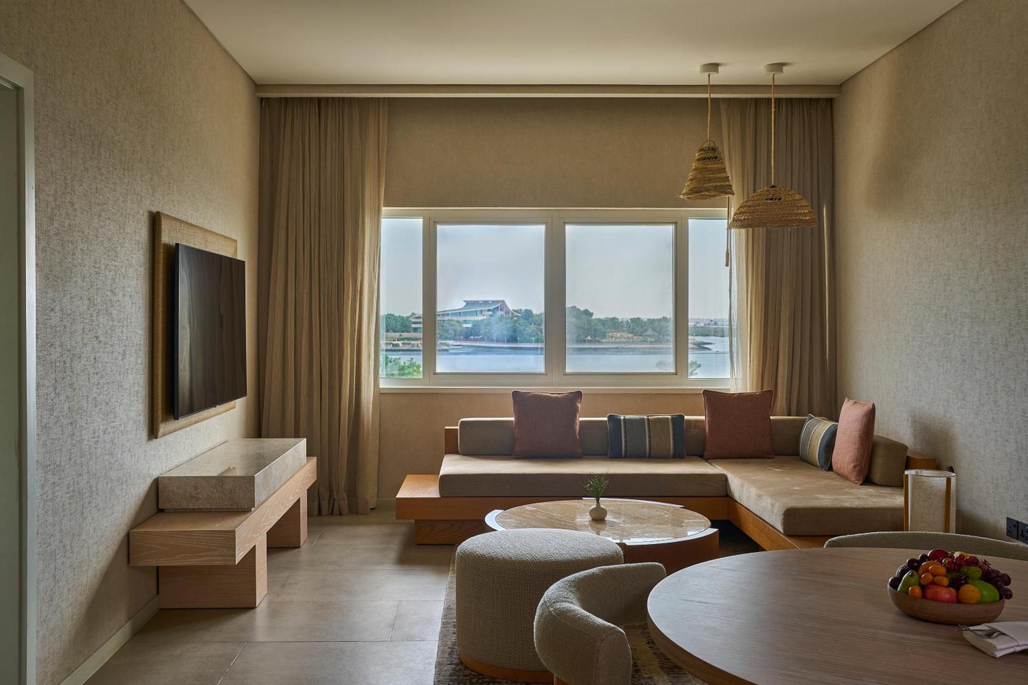 Erth Abu Dhabi Hotel Екстериор снимка