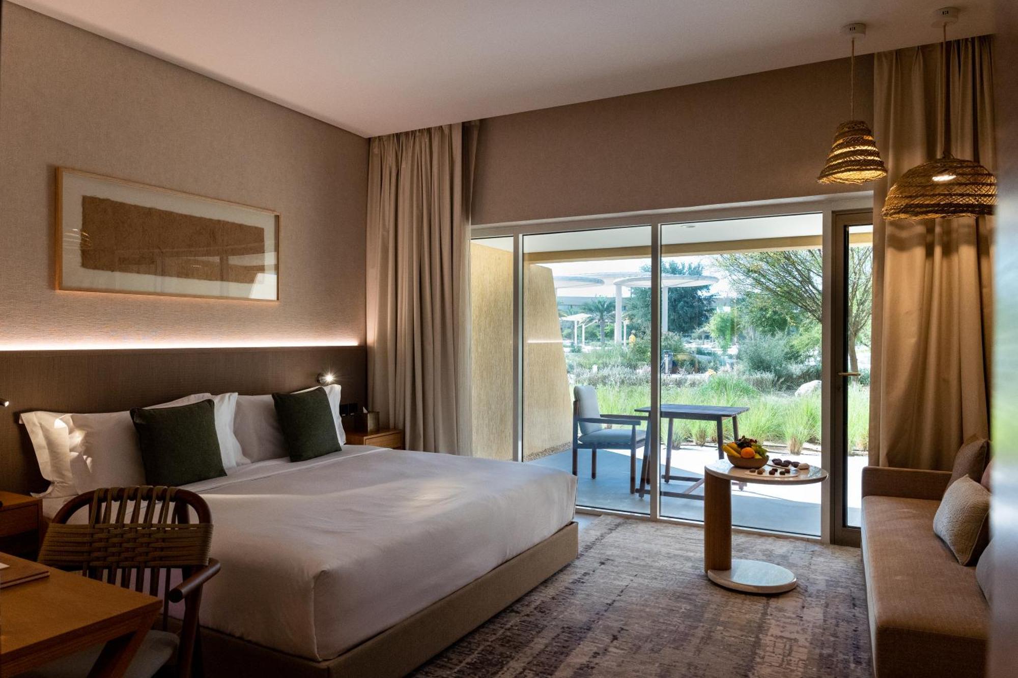 Erth Abu Dhabi Hotel Екстериор снимка